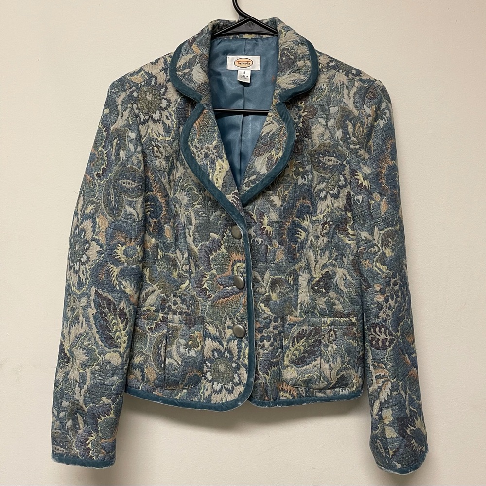 Beautiful ladies coat in excellent condition